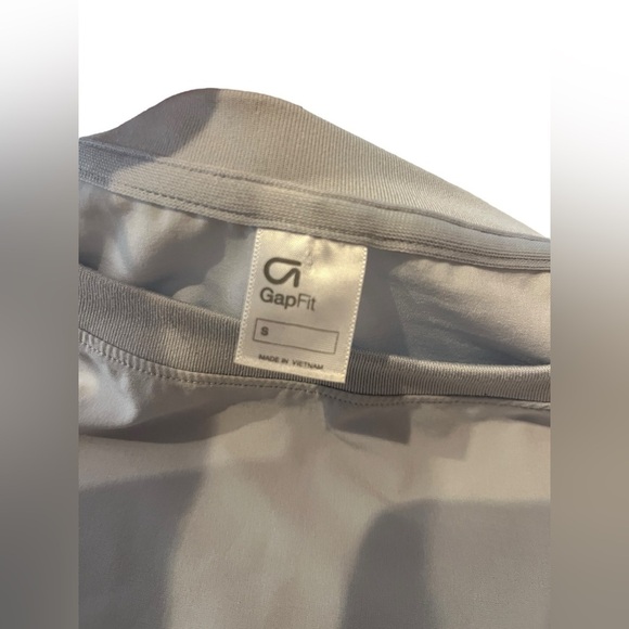 GAP Fit Gray Long Sleeve Loose Fit Pullover Lightweight Top Shirt Size S EUC - Picture 4 of 6